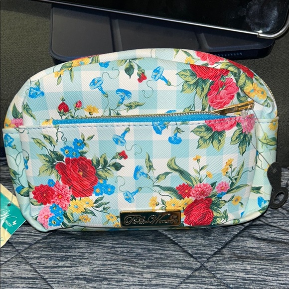 The Pioneer Woman Handbags - NWT Pioneer Woman Floral Sweet Rose Cosmetic bag